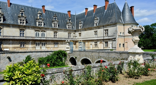 Entrée au Château de Fléville