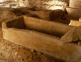 COMPLET| La crypte archéologique de l'ancienne église Saint-Pierre-des-Cuisines |