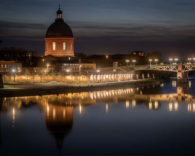 TOULOUSE À L'AUBE DU SOIR