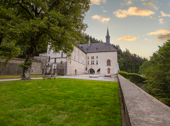 f5a738fa8aa24c1f9435b7a5896bbe21