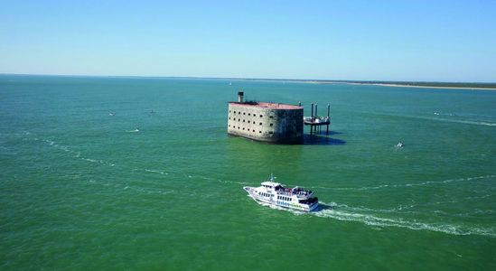 Sea tour with commentary of Fort Boyard - Croisières Inter-îles