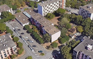| Visite d'une copropriété en cours de rénovation |
