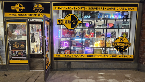 Puolenkuun Pelit Helsinki & Halfmoon Game Cafe 