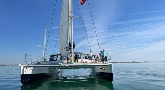 Discovery morning on a sailing catamaran - Kapalouest