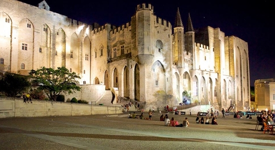 Visite guidée - Le Palais des Papes la nuit