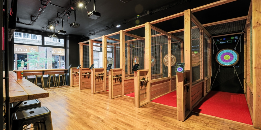 CHOK GRENOBLE – Interactive axes, bar & billiards