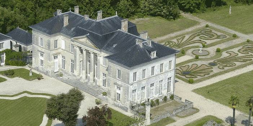 CHATEAU-DE-BUZAY
