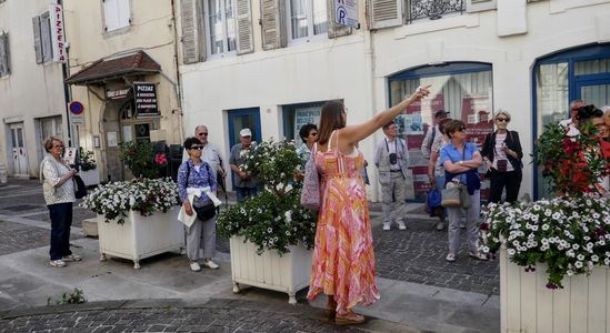 Visit Visite Guidée du Vieux Lons Classique à la Fraîche