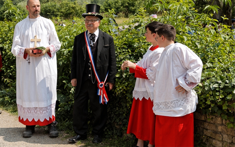 6858e8fb035448e79a02053c5aff15f9