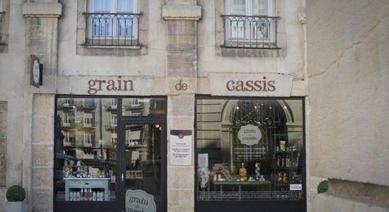 Dégustation de produits dijonnais à la boutique Grain de Cassis