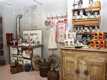 f439d5c0335642f8848882ee28c43ecd