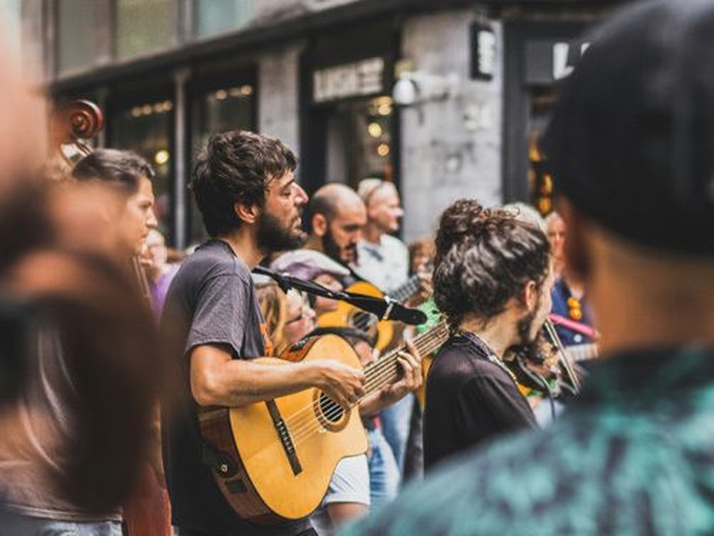 | Les vendredis au marché |