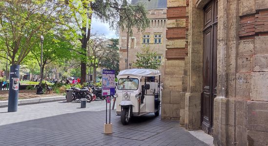 Visiterama - visite en tuk tuk électrique Toulouse Rose