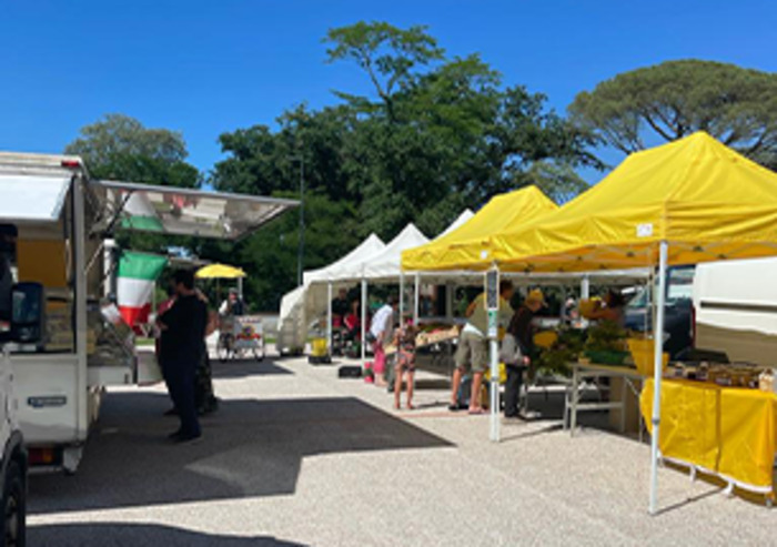 61b07b4cb49b4a78a2d2bb727fee1f76