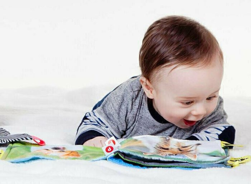 | Les Bébés bouquinent |