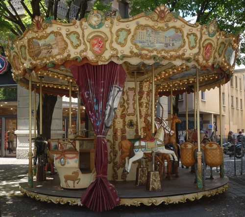 wooden carousel - G-PASS Grenoble Alpes
