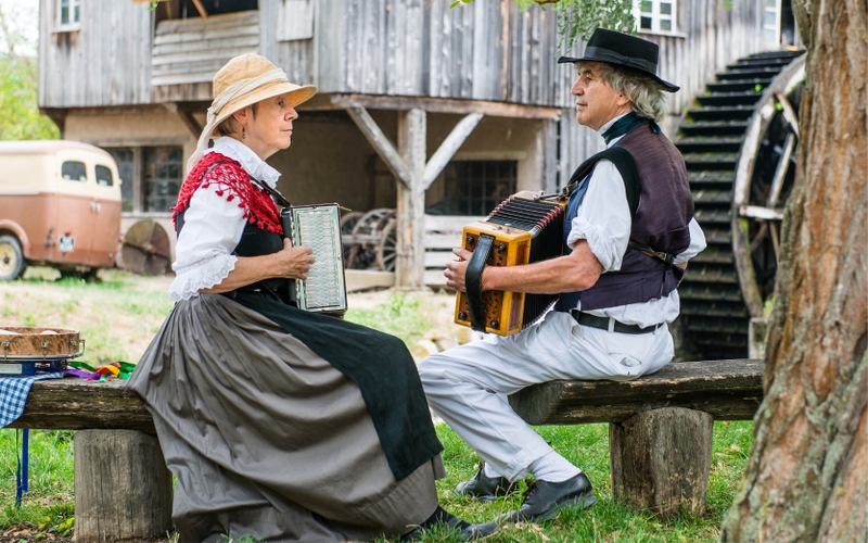 4b35f810b1fe441a89e60df743a72ee8