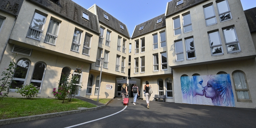 e2ddfbc233a84b6485a035ebb275f411