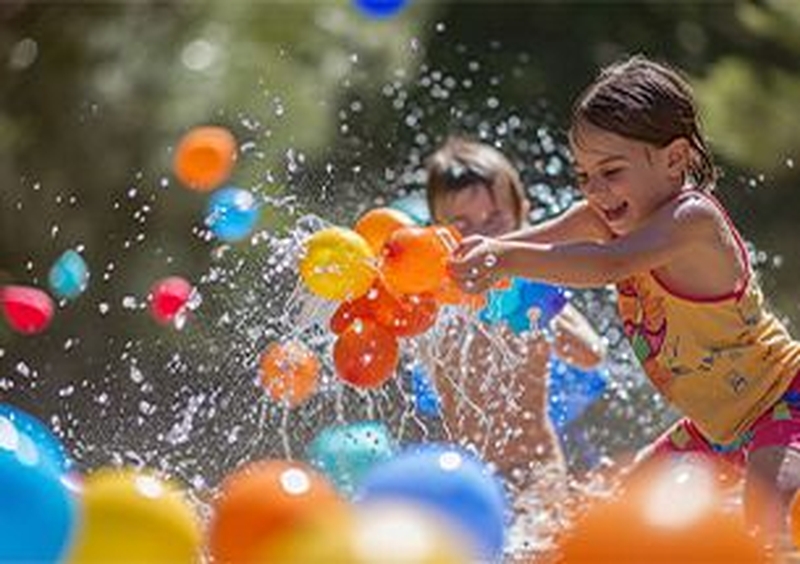 | JEUX D'EAU EN AOÛT |