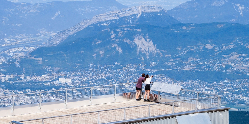 Pedestrian round trip - Ski lift