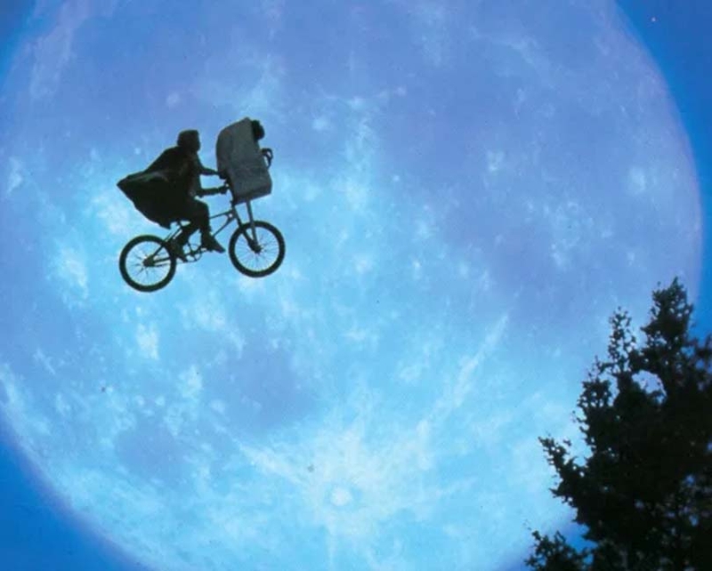 E.T. L'EXTRA-TERRESTRE (CINÉMA EN PLEIN AIR)