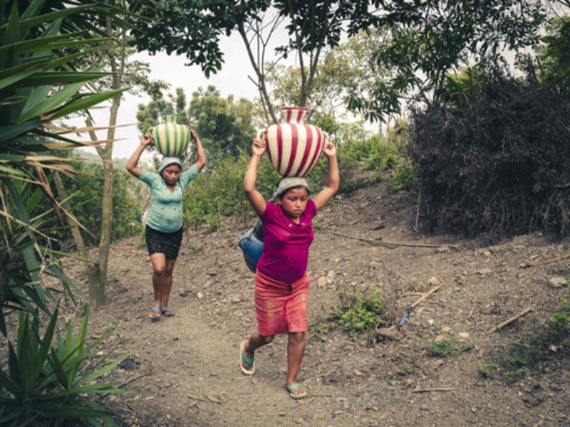 | Vernissage - Au Guatemala, un jour les champs refleuriront |