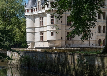 163689