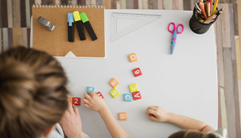 | RÉVISONS EN JOUANT EN JUILLET |