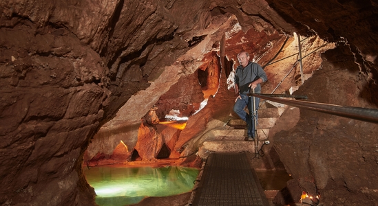 Visite audioguidée avec chasse au trésor dans la grotte de Baume Obscure