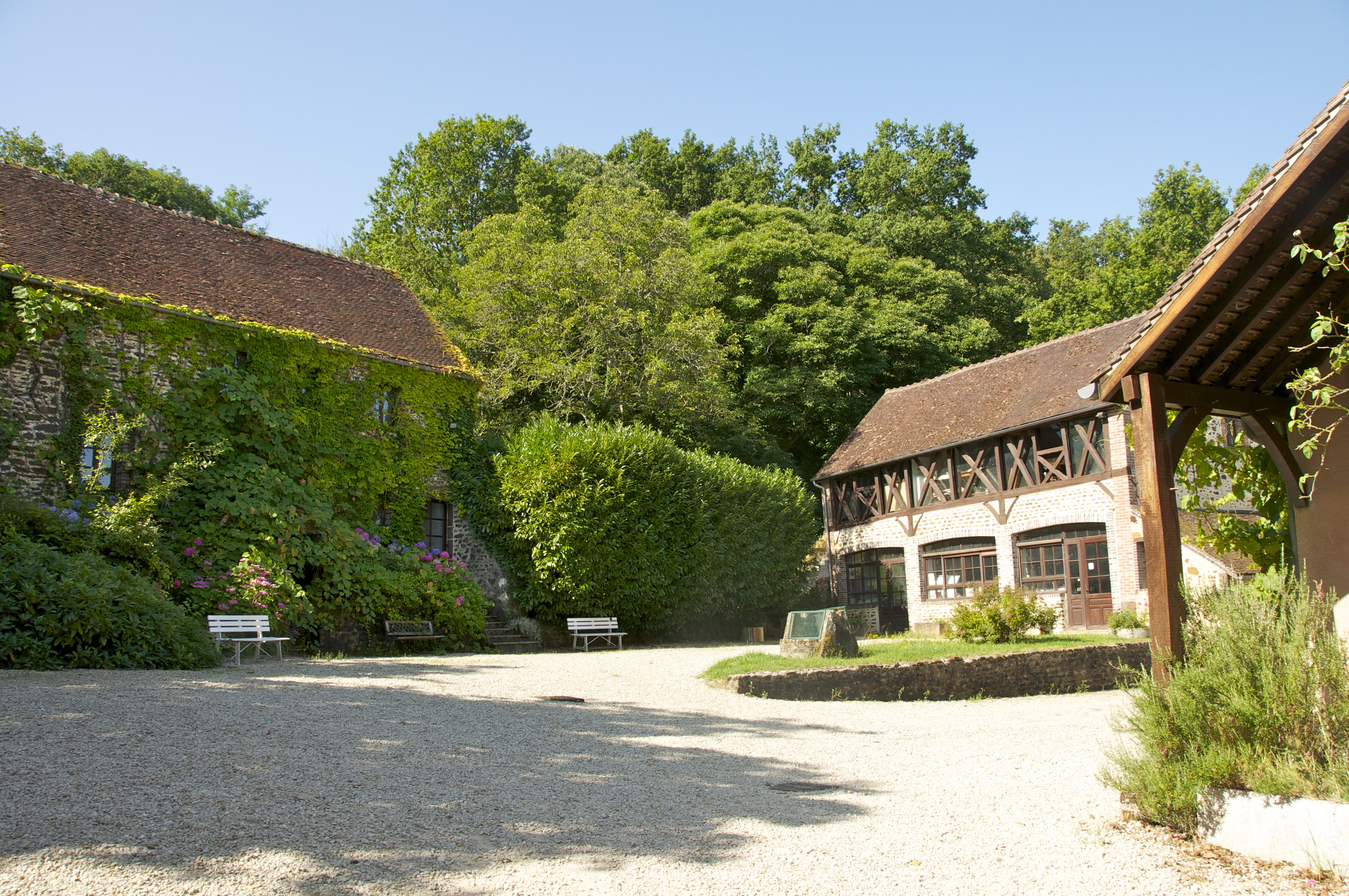 Visit la Métairie Bruyère - Centre d'art Graphique