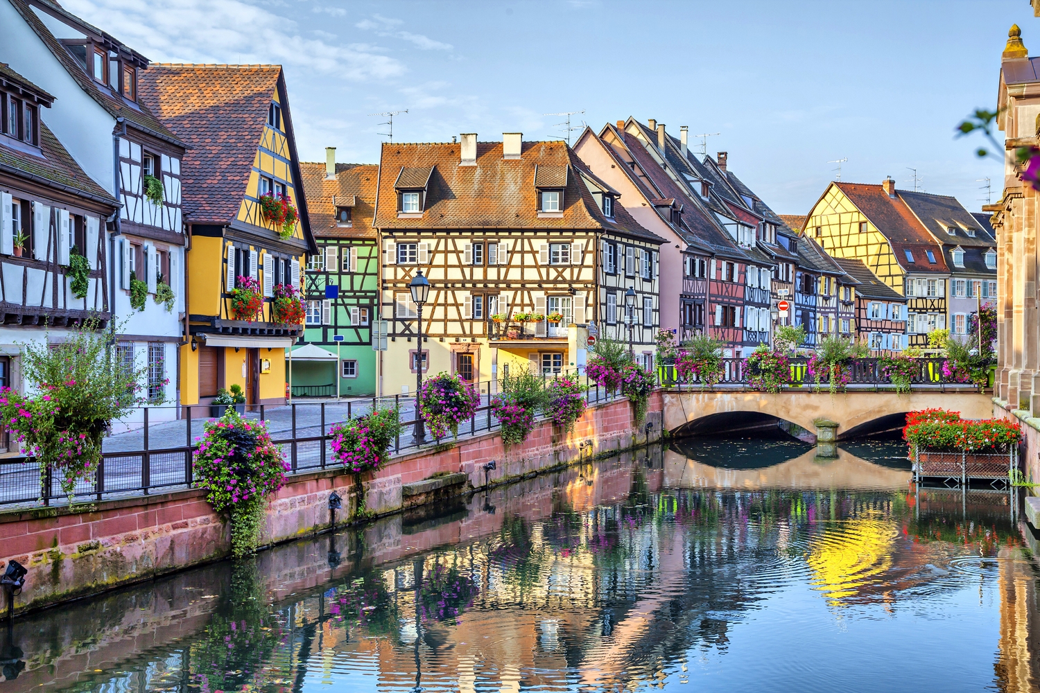 Recepción de un hotel alsaciano que ofrece el Pass'Alsace a sus clientes