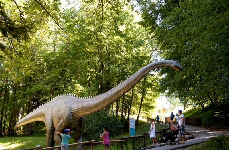 Visit Parc Dino-Zoo