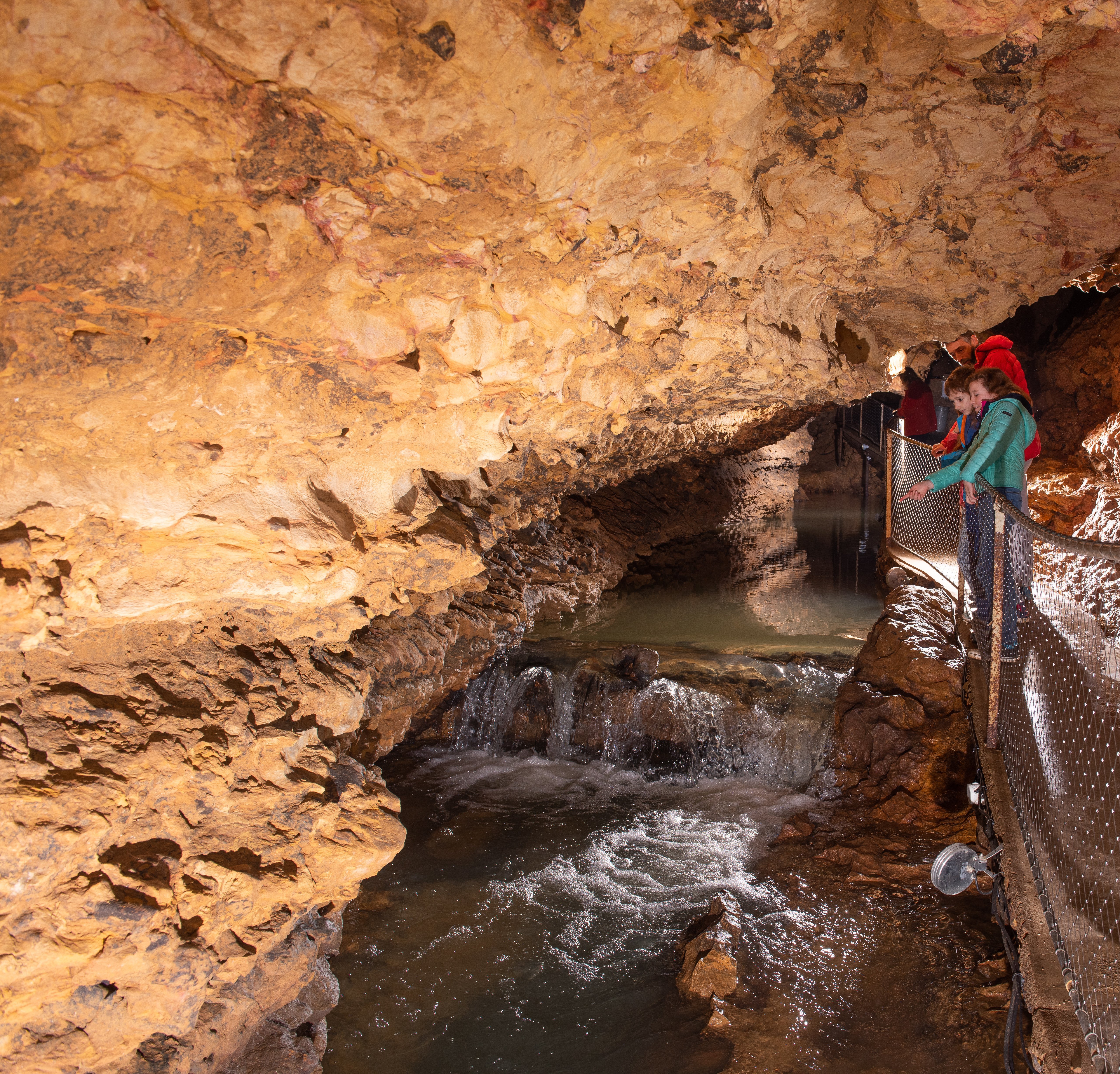 Visit Grottes d'azé