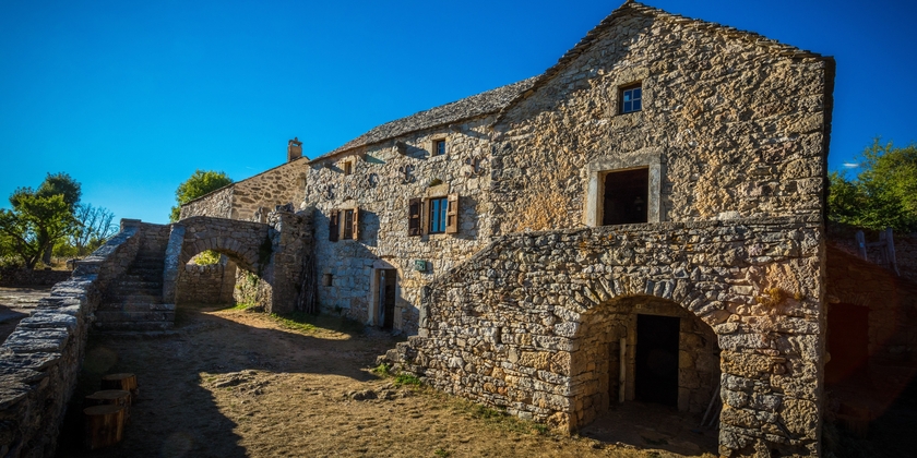 70a8b7ee33ea4616a760e62cfe9363e3