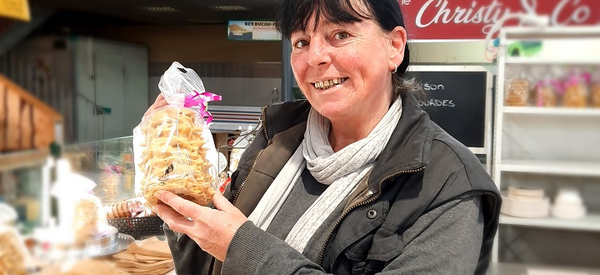 Dégustation du gâteau à la broche chez Christy (sous les halles)