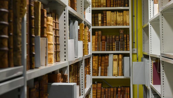 | À LA DECOUVERTE DES RÉSERVES DE LA BIBLIOTHÈQUE |