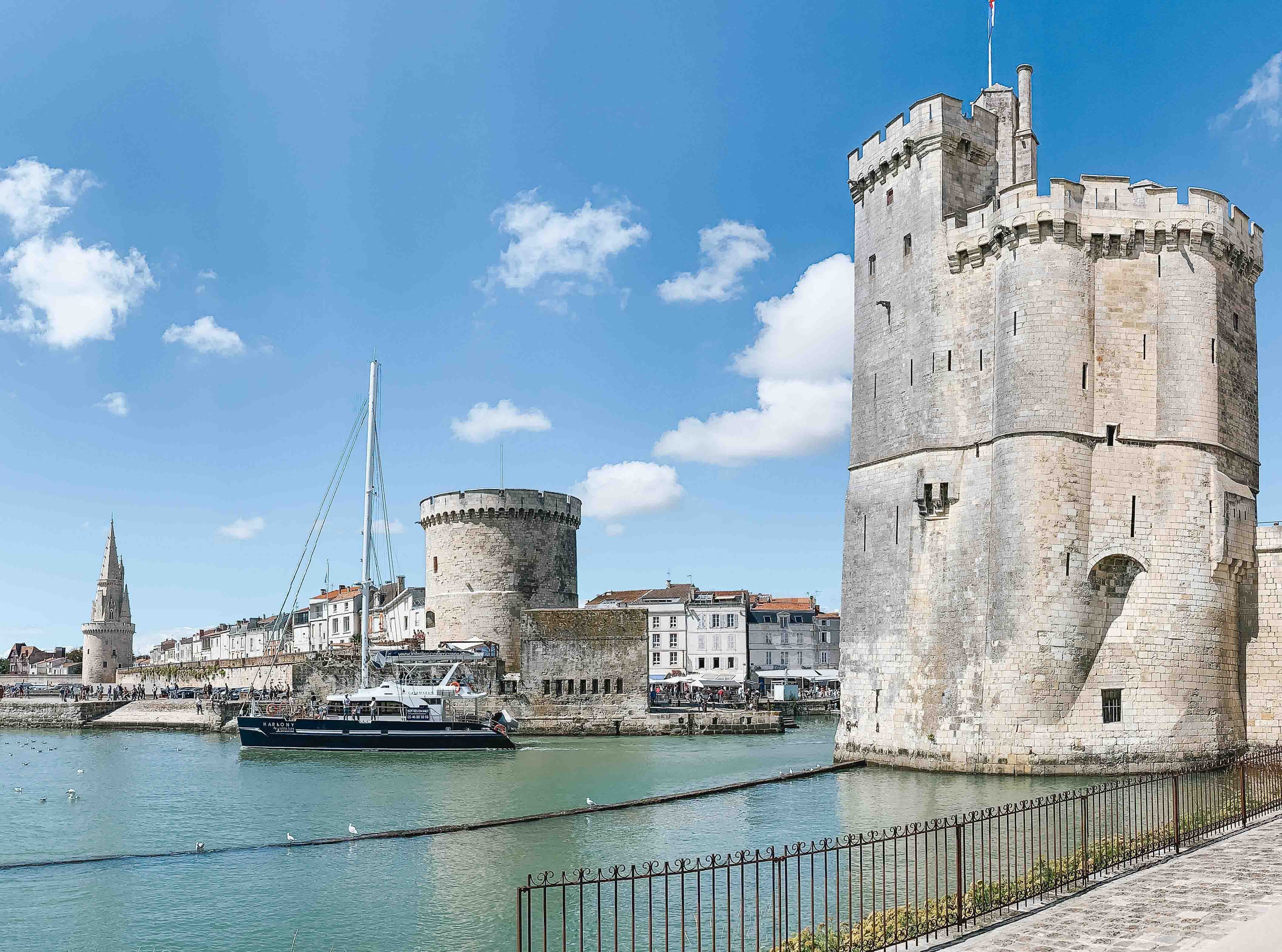Maquette Tour De La Rochelle - Échelle 1/220 - 5800 Pièces - 63x23x27 Cm - Aedes