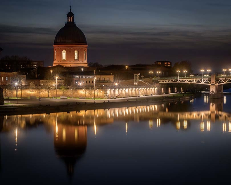 TOULOUSE À L'AUBE DU SOIR