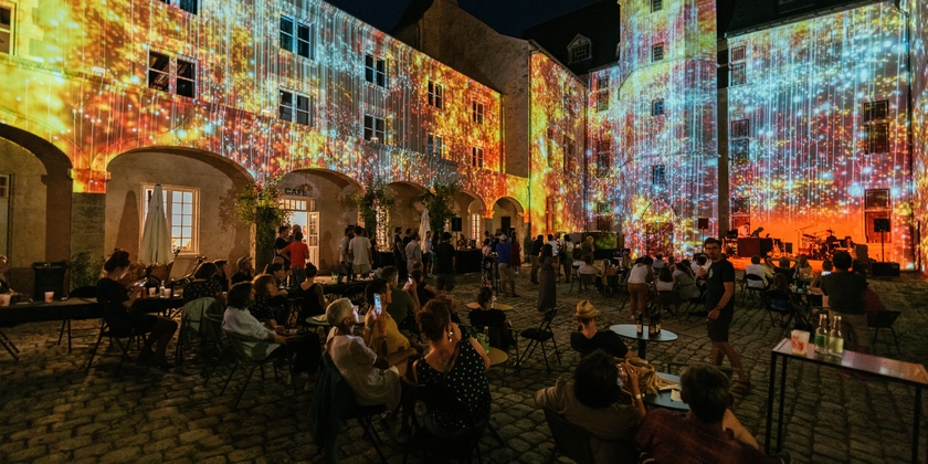 1af4457664bd45359c45c0d8a8bfed11