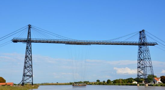 Traversée à bord de la nacelle du Pont Transbordeur et visite de la Maison du Transbordeur