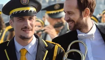 | En Fanfare |