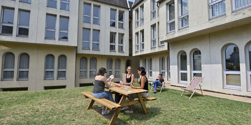 e64671f1e5a548308e8f41aac2deea2e